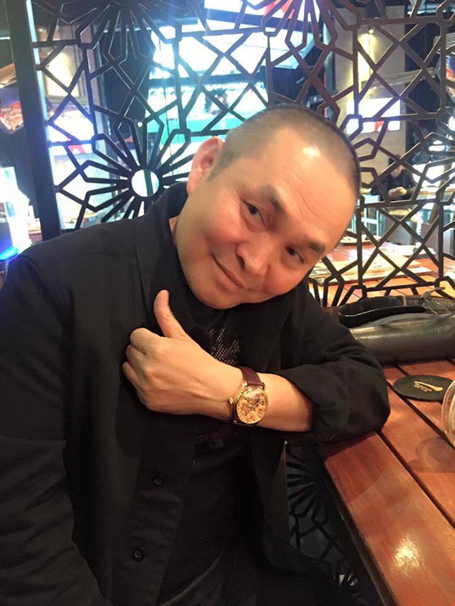 Nhà toàn nội thất cổ kính, nhưng Xuân Hinh là tay chơi hàng hiệu khét tiếng