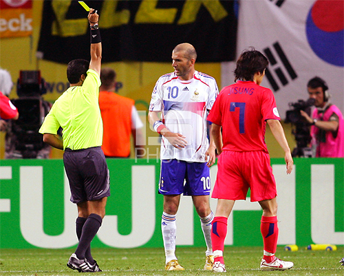 Zidane và cú đạp để đời cho Bundesliga