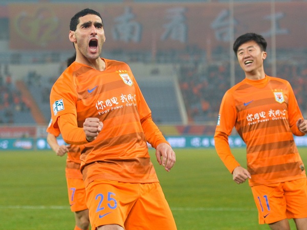 Fellaini lập đại công ngay trận ra mắt tại Trung Quốc