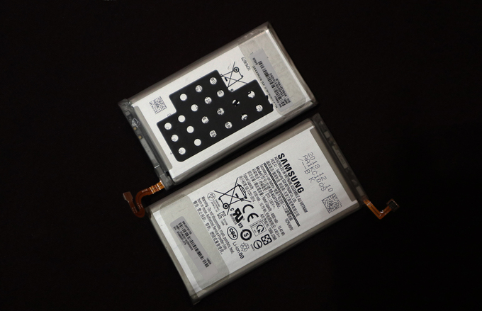 Mổ bụng Samsung Galaxy S10+ tại Việt Nam