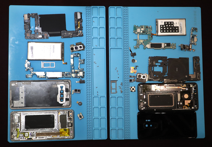 Mổ bụng Samsung Galaxy S10+ tại Việt Nam