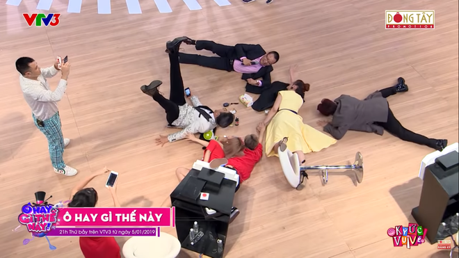 MC Lại Văn Sâm lần đầu té sấp mặt trên sóng truyền hình MC Lại Văn Sâm lần đầu té sấp mặt trên sóng truyền hình