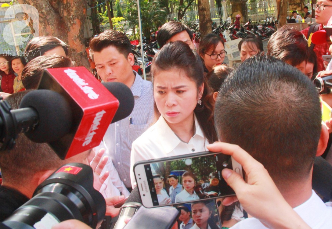 Ông Vũ nói vợ nuôi con 3 năm không lên cân, bà Thảo đáp trả: Việc đó không có, anh Vũ còn không nhớ nó bao nhiêu tuổi, học trường nào