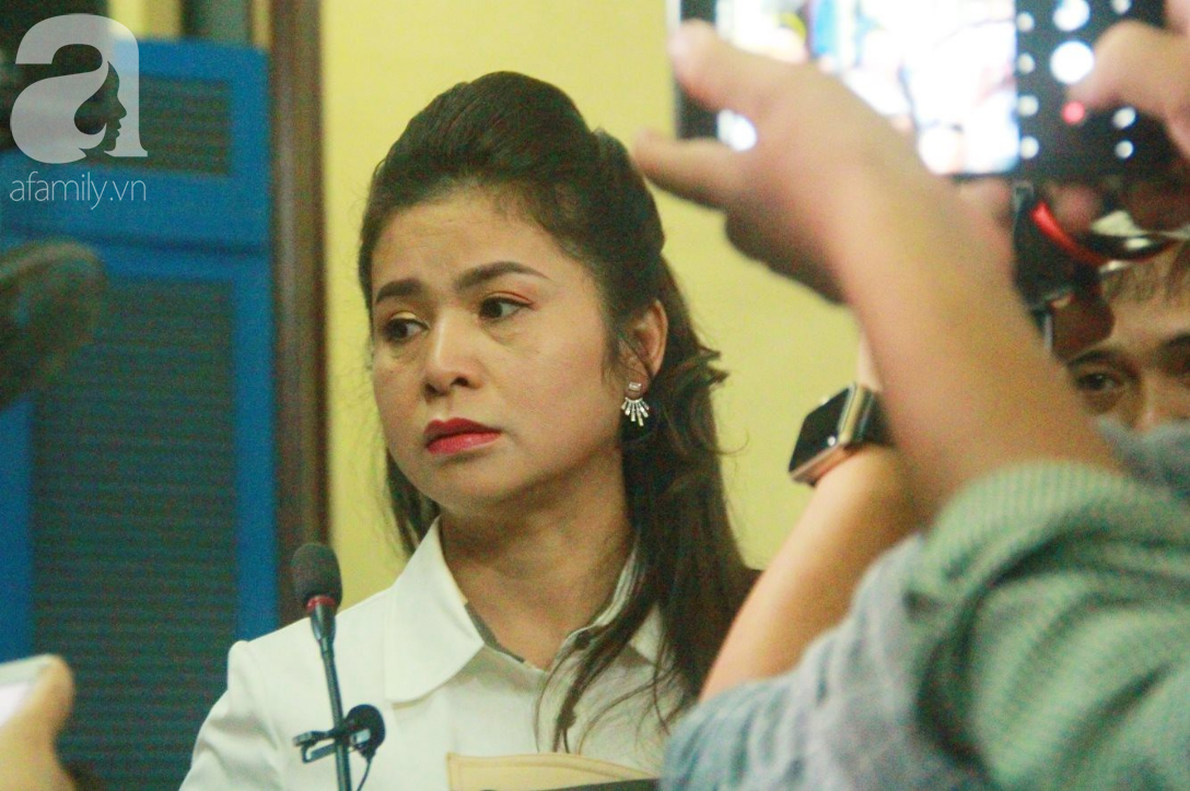 Ông Vũ nói vợ nuôi con 3 năm không lên cân, bà Thảo đáp trả: Việc đó không có, anh Vũ còn không nhớ nó bao nhiêu tuổi, học trường nào