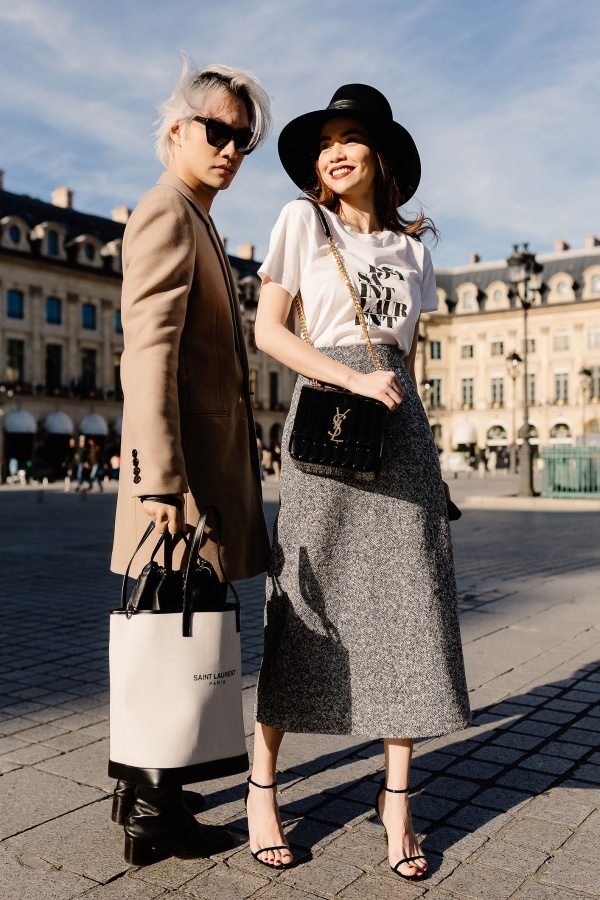 Hồ Ngọc Hà diện áo xuyên thấu trên phố Paris