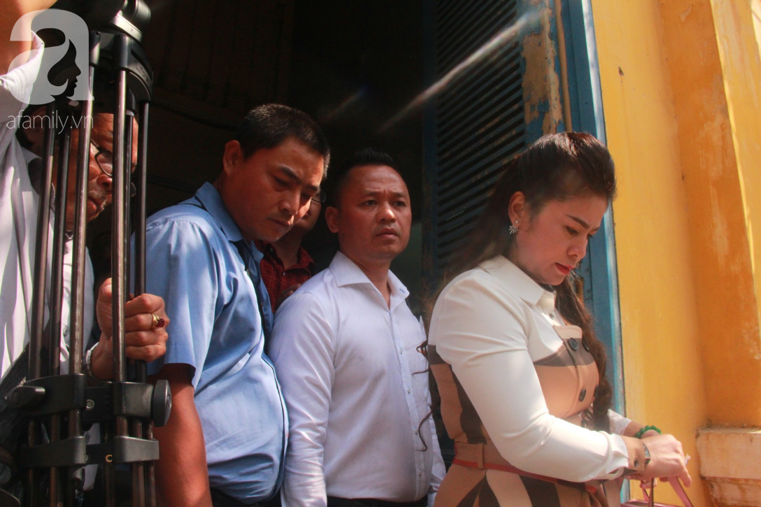 Bà Lê Hoàng Diệp Thảo ngậm ngùi: Vì thương chồng mới đưa ông Vũ vào nhà thương điên