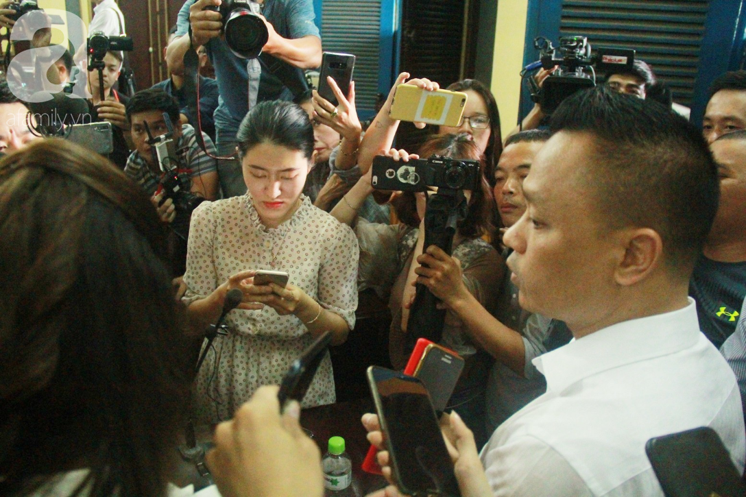 Bà Lê Hoàng Diệp Thảo ngậm ngùi: Vì thương chồng mới đưa ông Vũ vào nhà thương điên