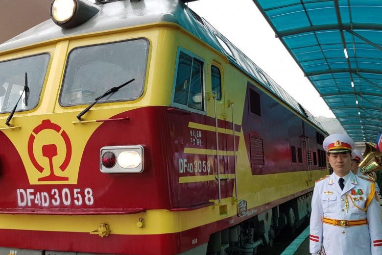 Bật mí đầu máy Trung Quốc hộ tống ông Kim Jong Un sang Việt Nam Bật mí đầu máy Trung Quốc hộ tống ông Kim Jong Un sang Việt Nam