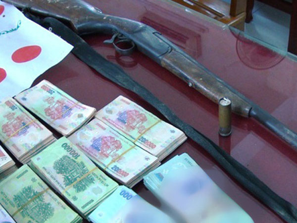 Phá sới bạc khủng, bắt giữ 36 người và hơn 1 tỉ đồng