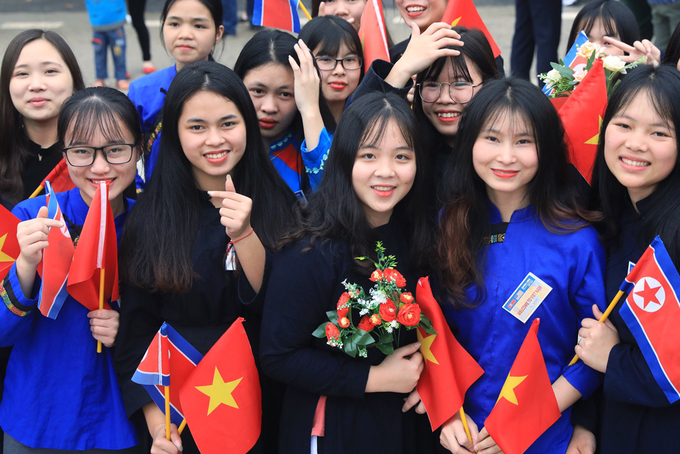 Học sinh Lạng Sơn mặc áo dân tộc tiễn ông Kim Jong-un