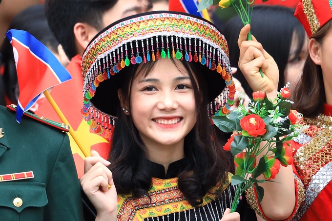 Học sinh Lạng Sơn mặc áo dân tộc tiễn ông Kim Jong-un