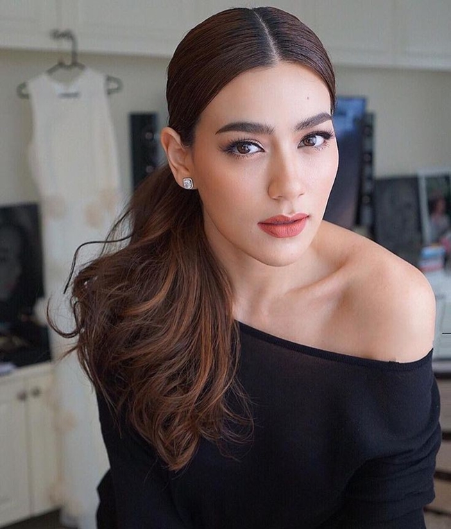 Chẳng những đàn ông mà phụ nữ cũng mê 3 bông hồng lai đẹp nhất Thái Lan