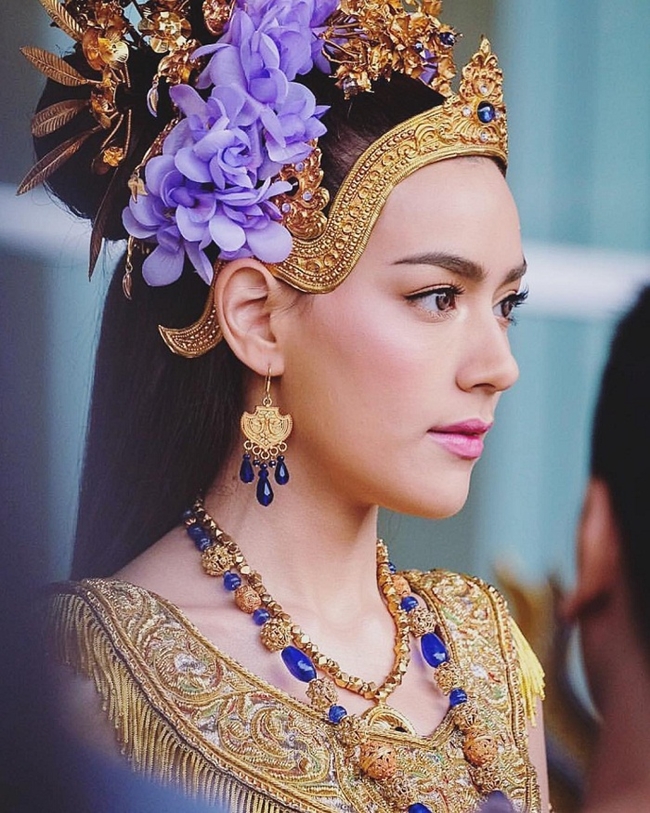 Chẳng những đàn ông mà phụ nữ cũng mê 3 bông hồng lai đẹp nhất Thái Lan