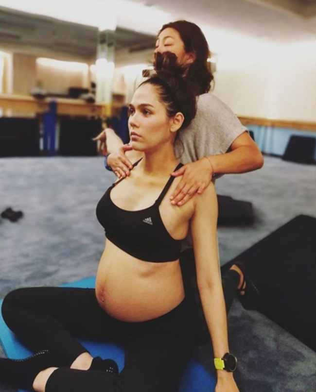 Chẳng những đàn ông mà phụ nữ cũng mê 3 bông hồng lai đẹp nhất Thái Lan