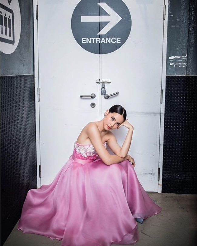 Chẳng những đàn ông mà phụ nữ cũng mê 3 bông hồng lai đẹp nhất Thái Lan