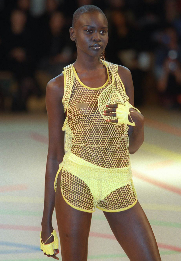 Khoảnh khắc gợi cảm lưu dấu ấn các siêu mẫu thế giới