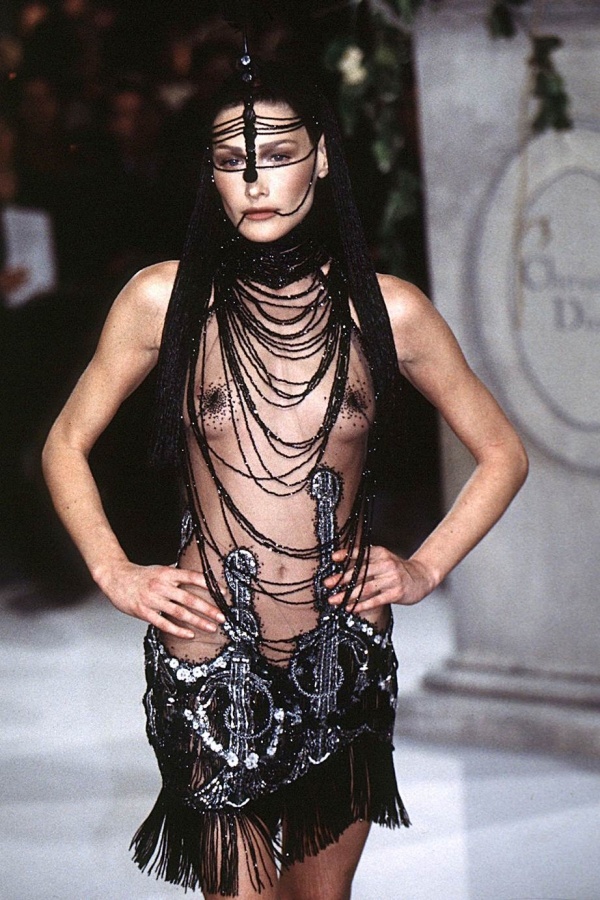 Khoảnh khắc gợi cảm lưu dấu ấn các siêu mẫu thế giới