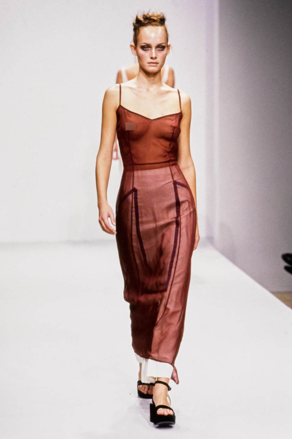 Khoảnh khắc gợi cảm lưu dấu ấn các siêu mẫu thế giới