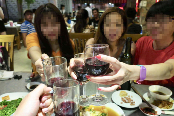 Khi quý cô chơi tới bến...