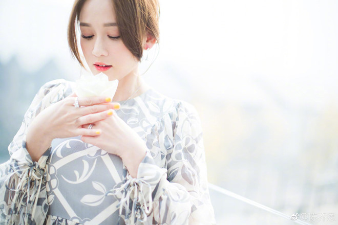 Dương Mịch, Địch Lệ Nhiệt Ba và những nghệ sĩ bị ghét nhất Cbiz