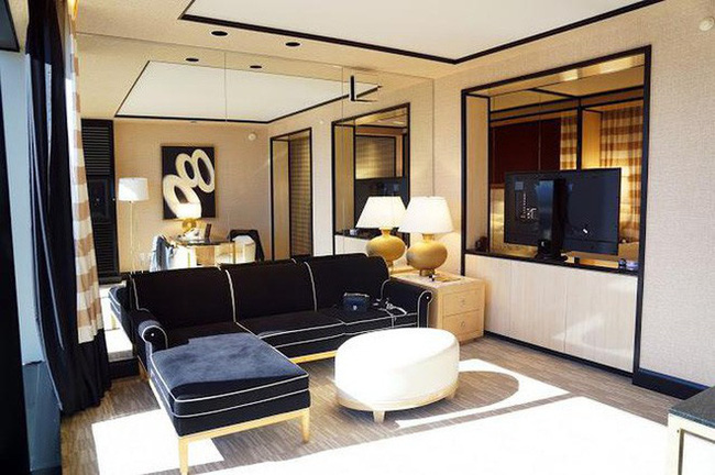 Tổ chức tiệc sinh nhật ở khách sạn dát vàng, tiểu thư Hà Thành đáp trả mạnh mẽ câu hỏi: Tiền nhiều làm gì?