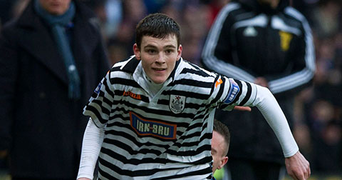 Andy Robertson: Từ cầu thủ phủi bị ruồng bỏ đến hậu vệ trái hay nhất châu Âu