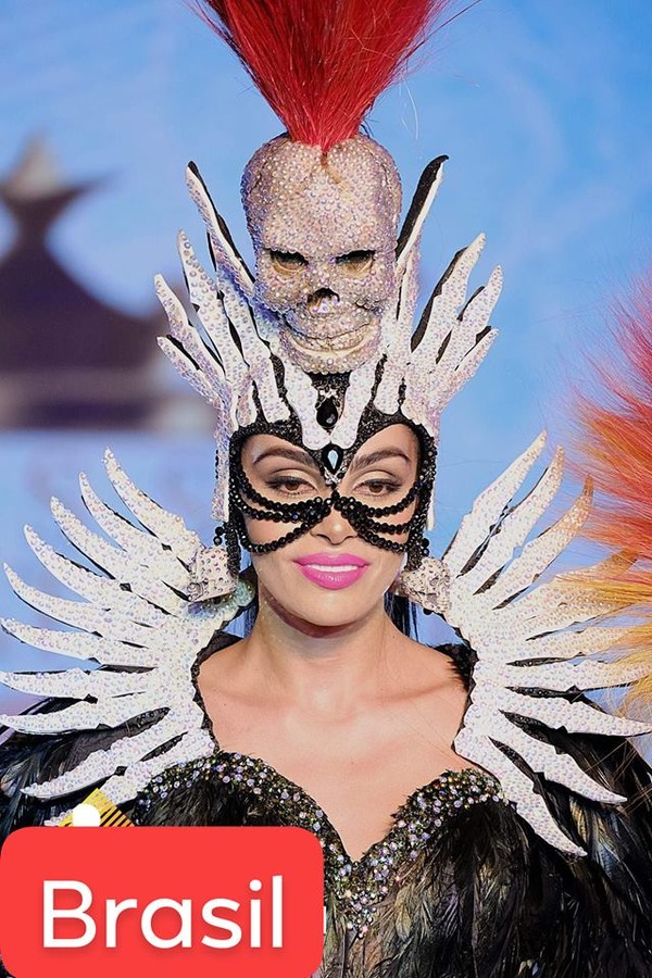 Hết hồn vì đối thủ của Nhật Hà mang cả đầu lâu lên sân khấu Miss International Queen 2019