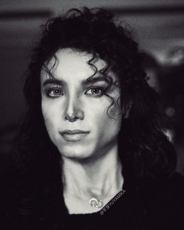 Nghệ sĩ trang điểm Trung Quốc có thể biến hóa thành bất cứ ai, giống đến xuất thần