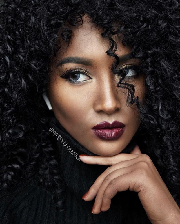 Nghệ sĩ trang điểm Trung Quốc có thể biến hóa thành bất cứ ai, giống đến xuất thần