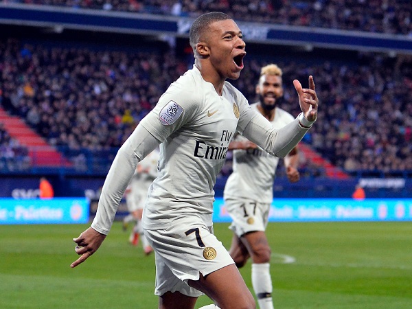 Mbappe lập cú đúp giúp PSG dẫn đầu Ligue 1 với khoảng cách 20 điểm