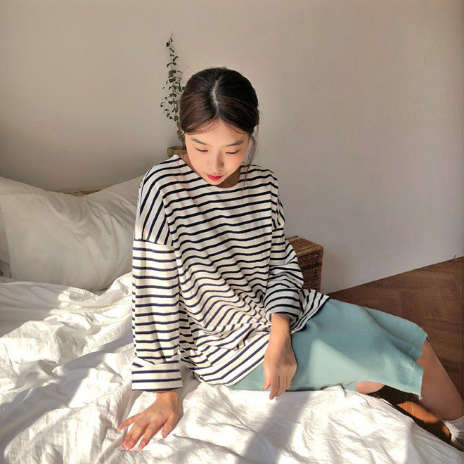 Chọn tới chọn lui, hóa ra áo thun dài tay với 3 cách diện sau là lựa chọn hoàn hảo nhất trong thời tiết giao mùa