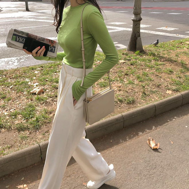 Chọn tới chọn lui, hóa ra áo thun dài tay với 3 cách diện sau là lựa chọn hoàn hảo nhất trong thời tiết giao mùa