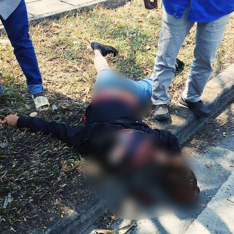 Va chạm với xe máy, nam thanh niên 25 tuổi lái mô tô văng vào lề đường tử vong tại chỗ