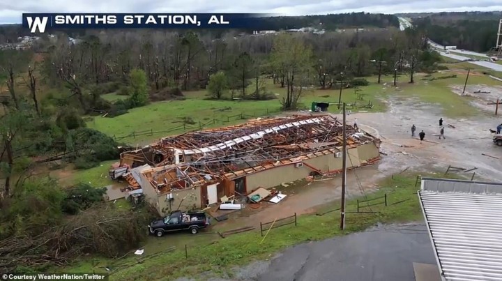 Cảnh tượng như ngày tận thế trong cơn lốc xoáy kinh hoàng ở Mỹ