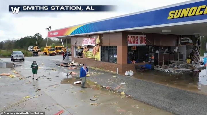 Cảnh tượng như ngày tận thế trong cơn lốc xoáy kinh hoàng ở Mỹ