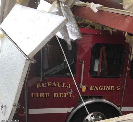 Cảnh tượng như ngày tận thế trong cơn lốc xoáy kinh hoàng ở Mỹ