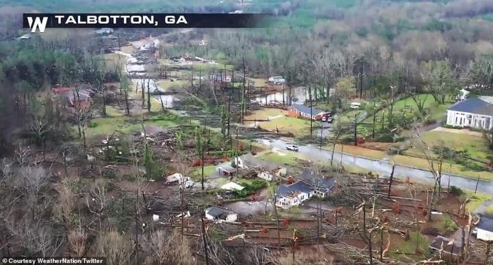 Cảnh tượng như ngày tận thế trong cơn lốc xoáy kinh hoàng ở Mỹ