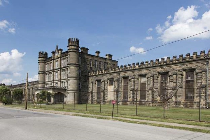 Ảnh: Rợn người những nhà tù bị bỏ hoang như trong phim kinh dị