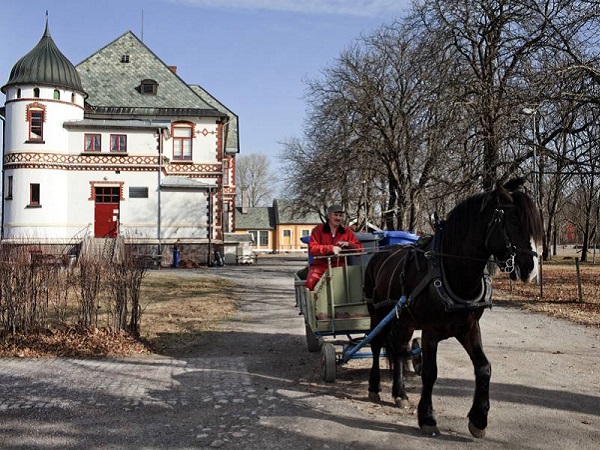 Khám phá nhà tù đẹp nhất Thế giới, nơi phạm nhân được tự do xem TV, lướt web, đi chợ hay… tắm nắng