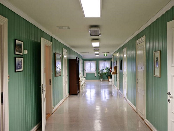 Khám phá nhà tù đẹp nhất Thế giới, nơi phạm nhân được tự do xem TV, lướt web, đi chợ hay… tắm nắng