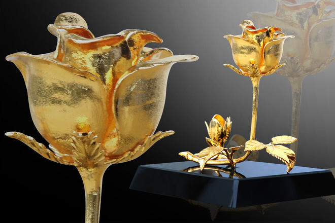 Quà 8/3 sang chảnh: Hoa hồng mạ vàng pha lê, tranh hướng dương giá hàng chục triệu đồng