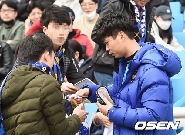 Công Phượng được đồng đội Incheon khen, nể khoản tiếng Anh