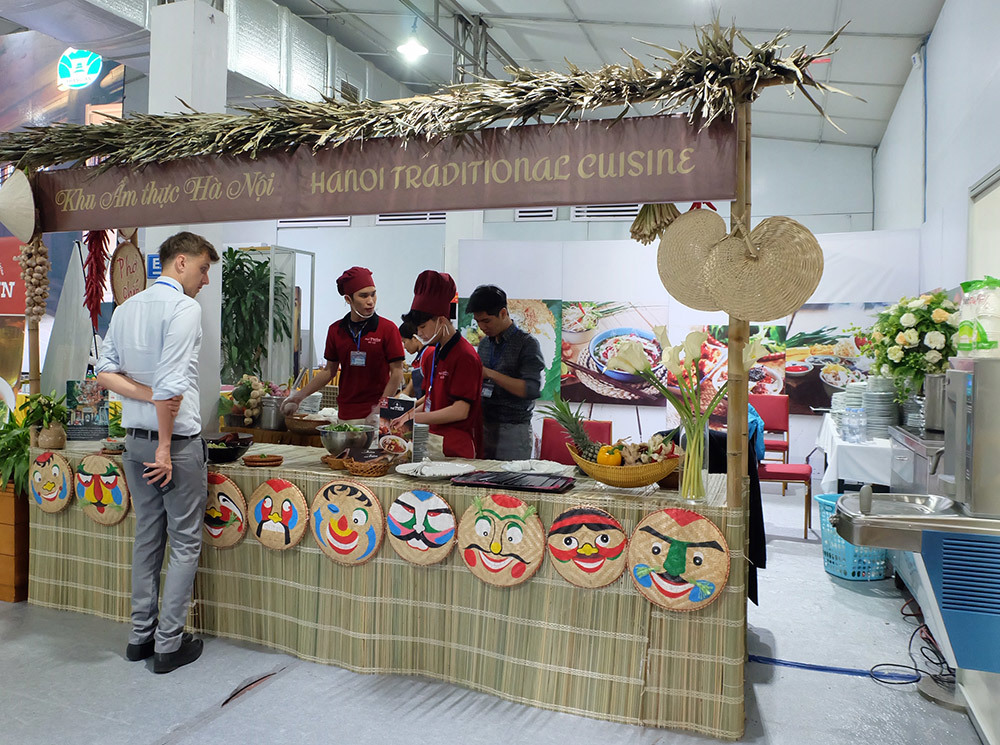 Thượng đỉnh Mỹ - Triều: Chủ hàng phở ngày ngủ 2 tiếng, thái thịt xuyên đêm