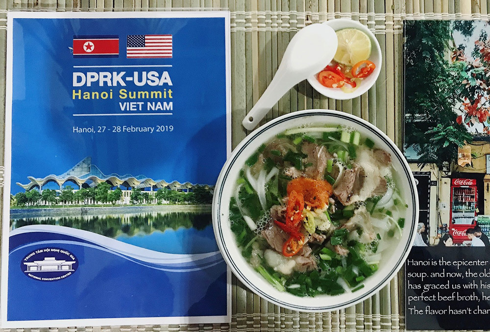 Thượng đỉnh Mỹ - Triều: Chủ hàng phở ngày ngủ 2 tiếng, thái thịt xuyên đêm