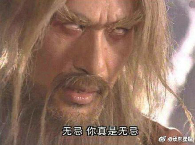 Sự thật bội phục đằng sau màn trợn mắt trắng dã kinh điển của Kim Mao Sư vương ở Ỷ Thiên Đồ Long Ký 2003