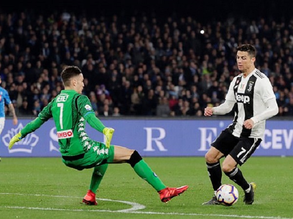 Napoli 1-2 Juventus: Bước ngoặt từ Ronaldo, Juventus tiến sát ngôi vương