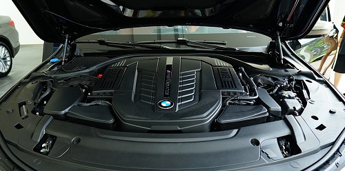 BMW M760Li xDrive - mẫu sedan thể thao thực thụ BMW M760Li xDrive - mẫu sedan thể thao thực thụ