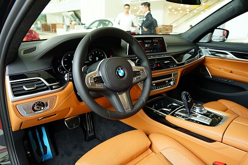 BMW M760Li xDrive - mẫu sedan thể thao thực thụ BMW M760Li xDrive - mẫu sedan thể thao thực thụ