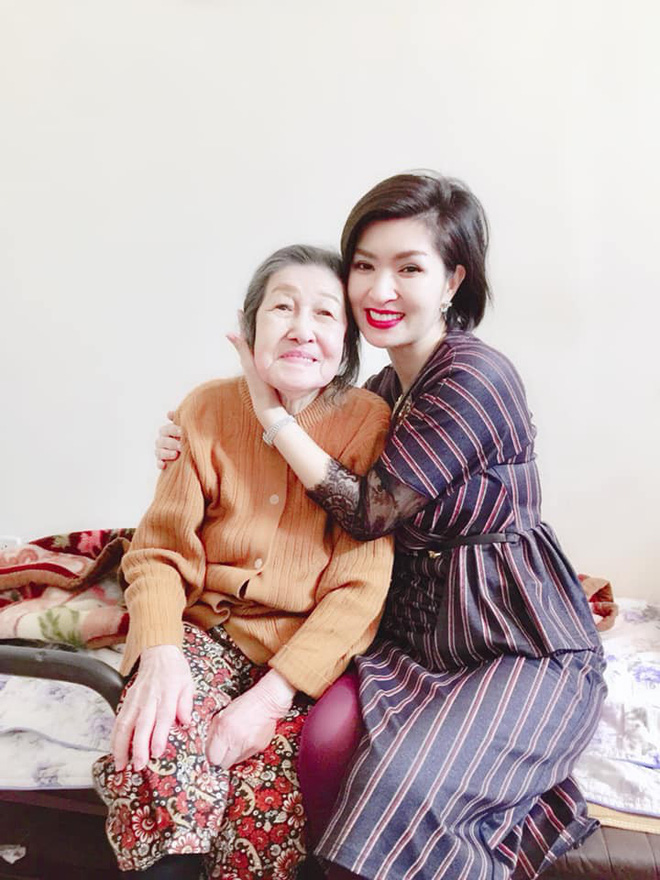 Nhan sắc rạng rỡ của nữ ca sĩ vừa trở về Việt Nam sau 15 năm biệt xứ vì scandal ảnh nóng