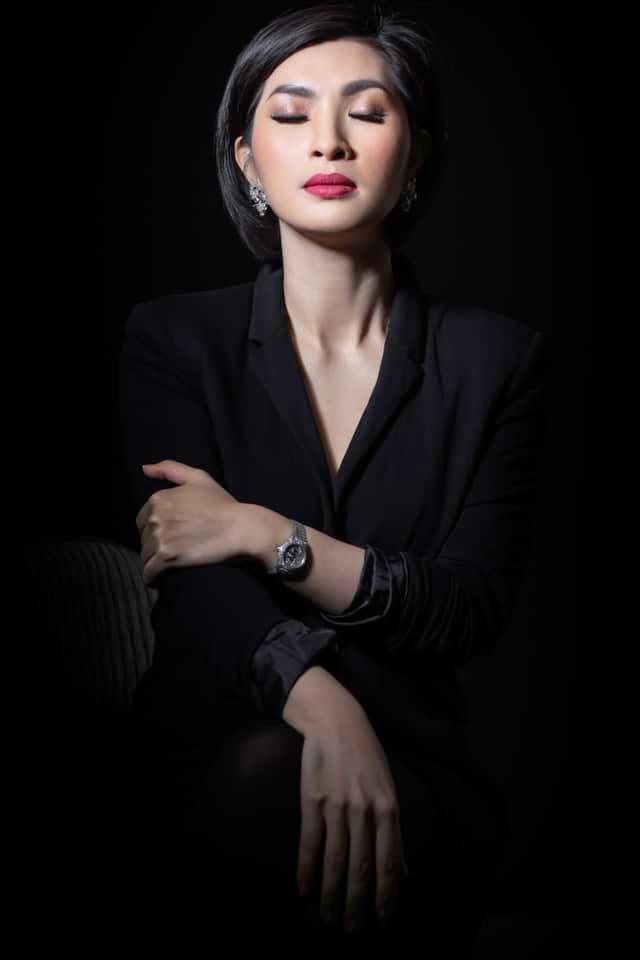 Nhan sắc rạng rỡ của nữ ca sĩ vừa trở về Việt Nam sau 15 năm biệt xứ vì scandal ảnh nóng